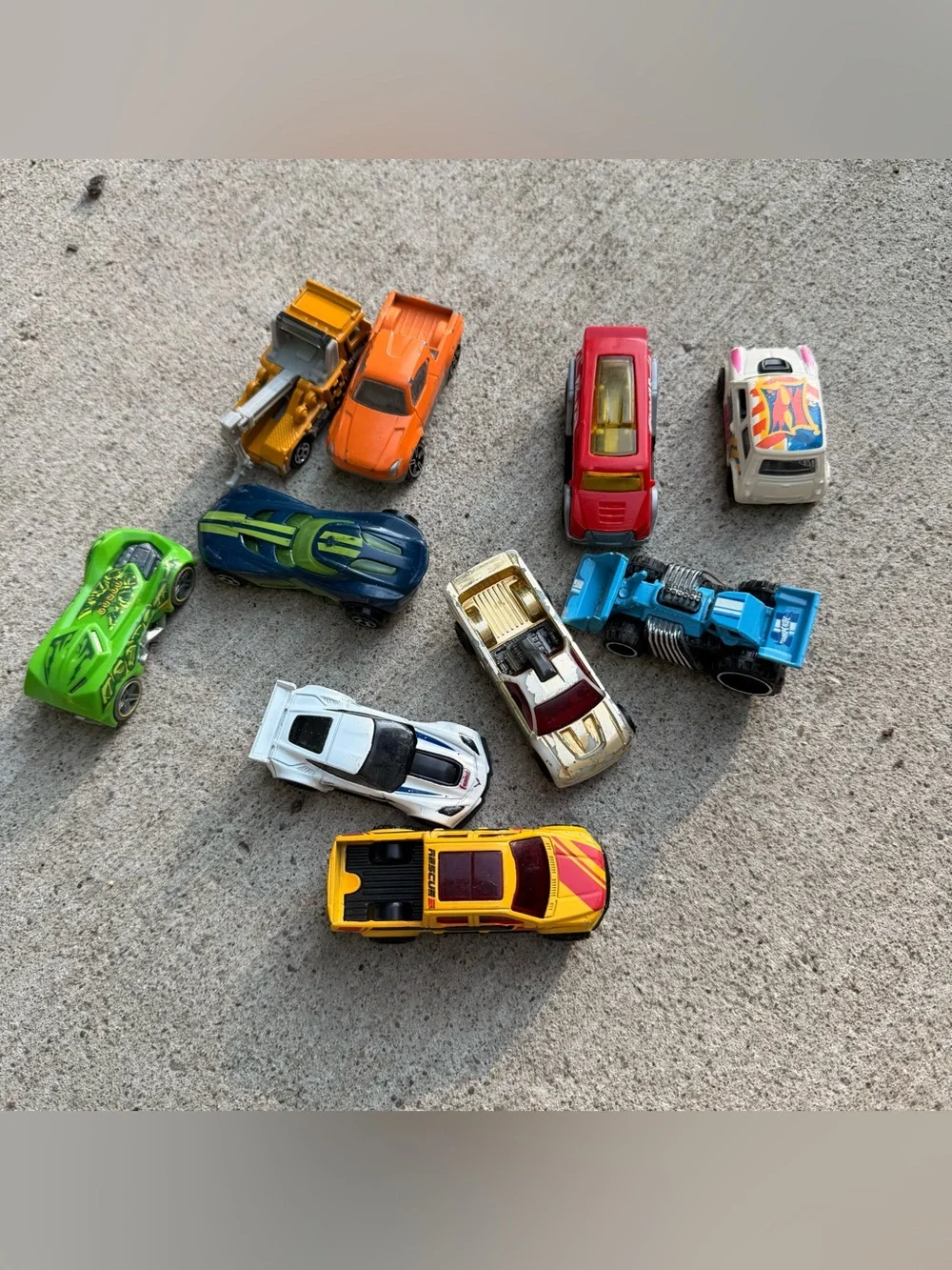 118pc Hot Wheels Diecast Toy Car Lot Loose Cars Mixed Vehicles Collectible Bulk